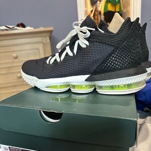 Lebron XVI Low size 11
